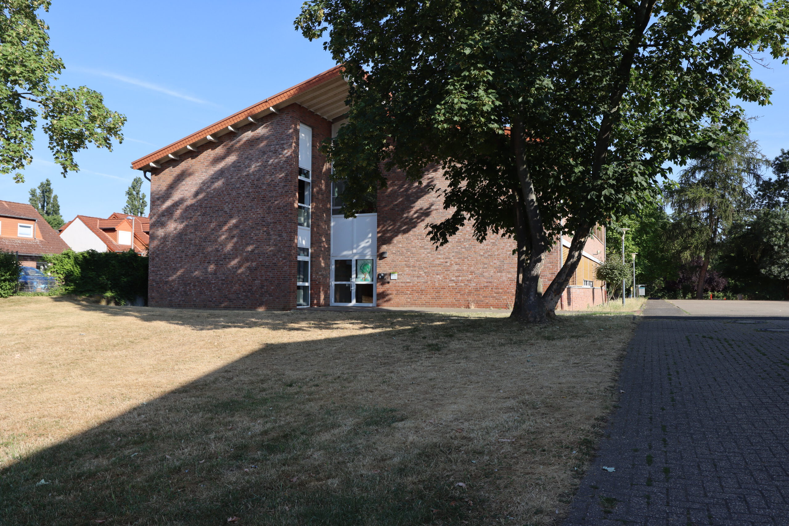 Eingang Schulgebäude