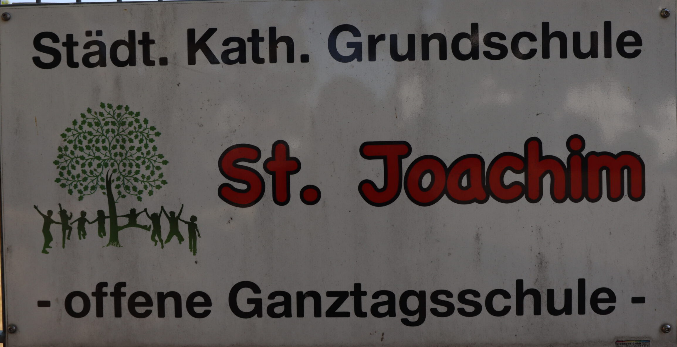Schild der Grundschule