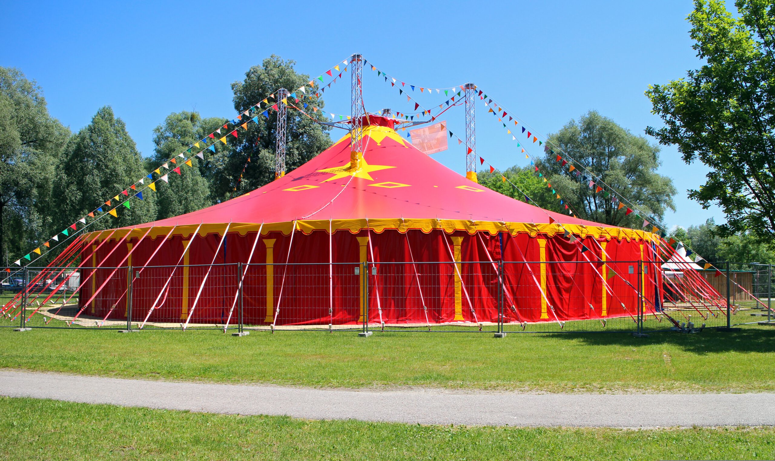 Zirkuszelt