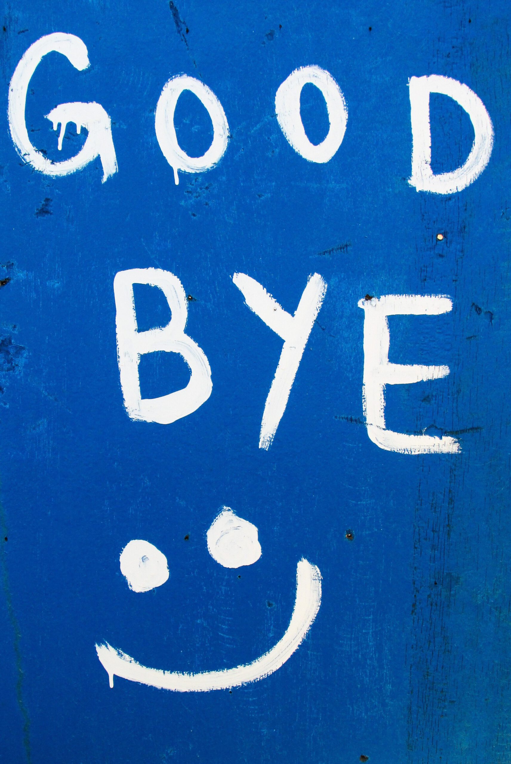 SChild mit den Worten Goodbye und einem lächelnden Smiley